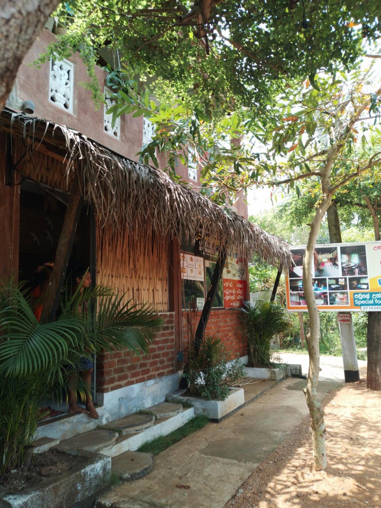 Lucky Holiday Home Anuradhapura Kültér fotó